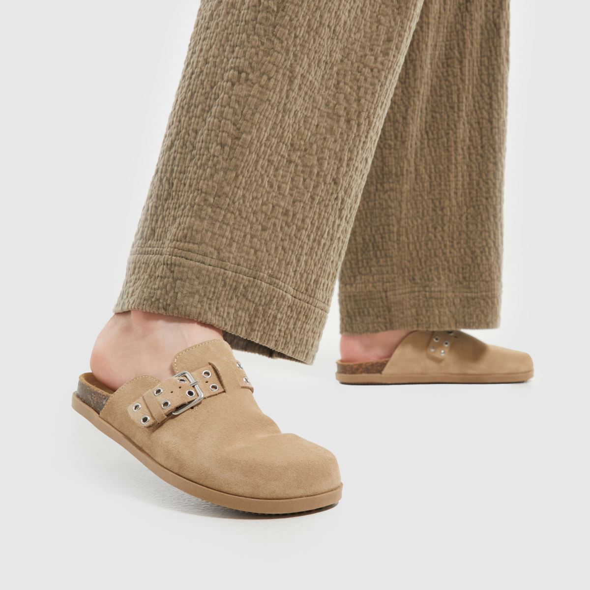 Schuh Tabbie zárt orrú öszvér szandál natúr színben