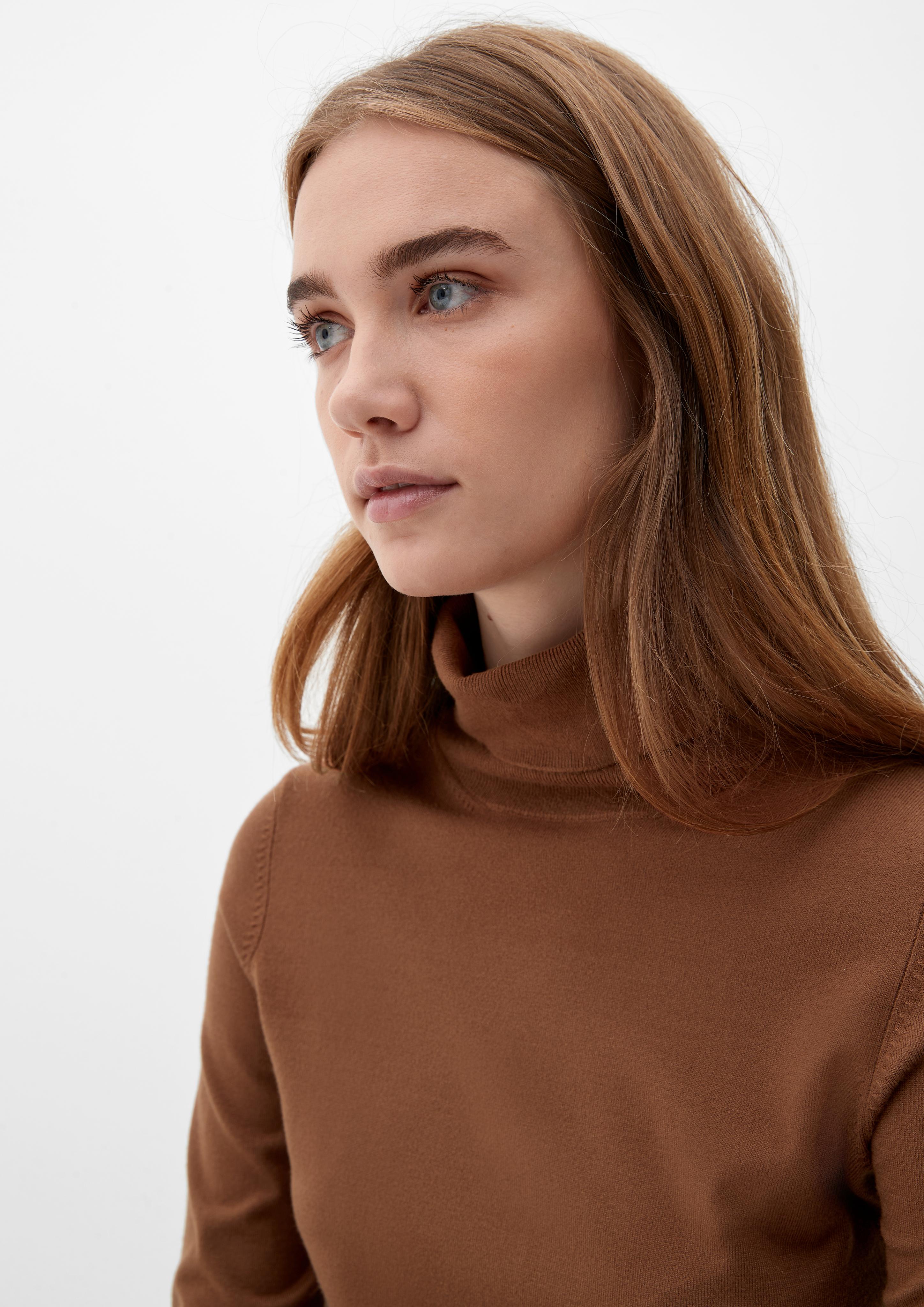 Rollkragenpullover aus Viskosemix  2121150-8764
