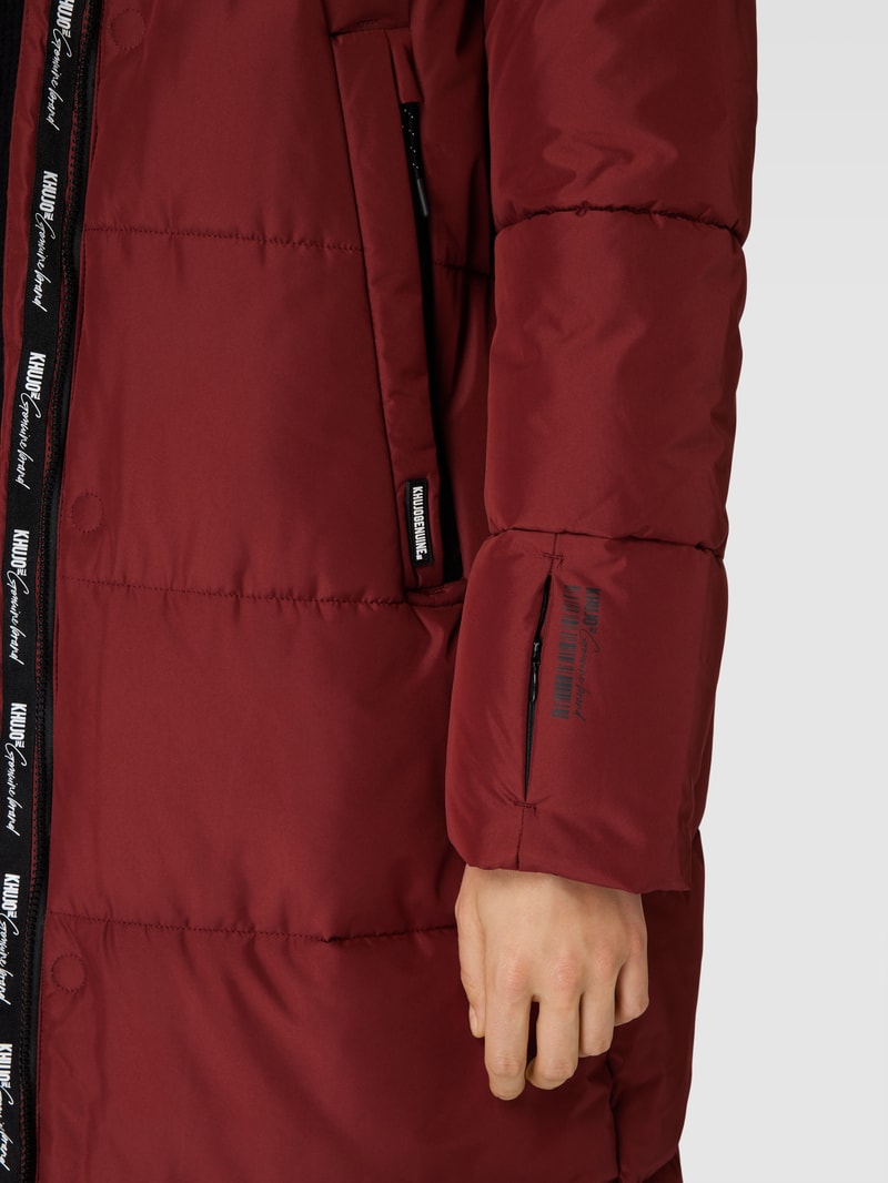 Steppmantel mit Label-Details Modell 'SOULANI' in dunkelrot