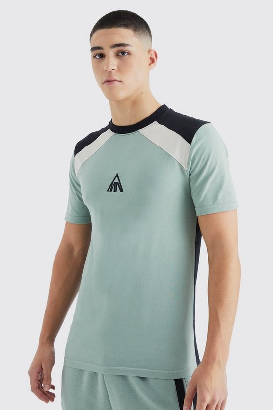 Man Muscle-Fit Colorblock T-Shirt
