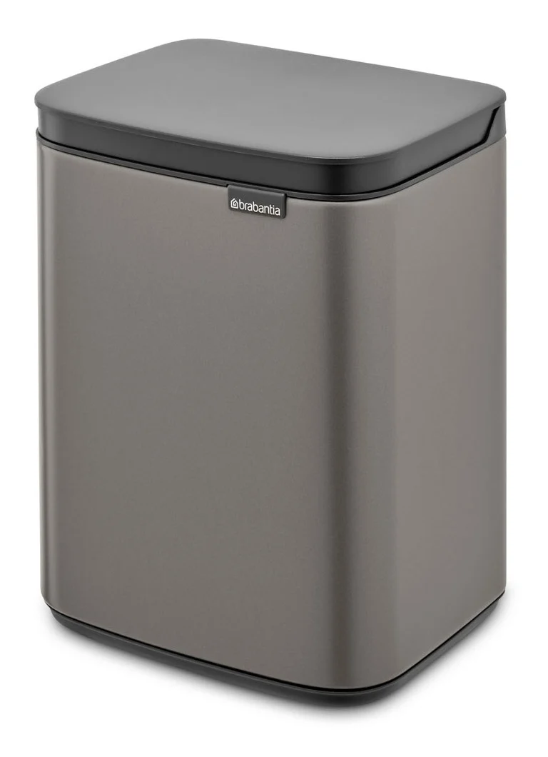 Lixeira Brabantia Bo de 4 litros com balde interno de plástico.