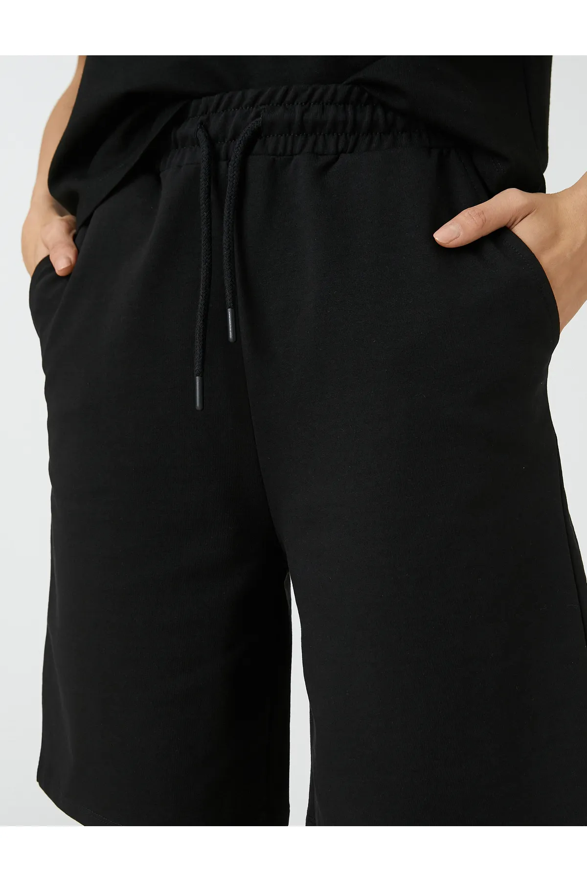 Koton  Sportliche Bermudashorts mit Bindegürtel und Taschen