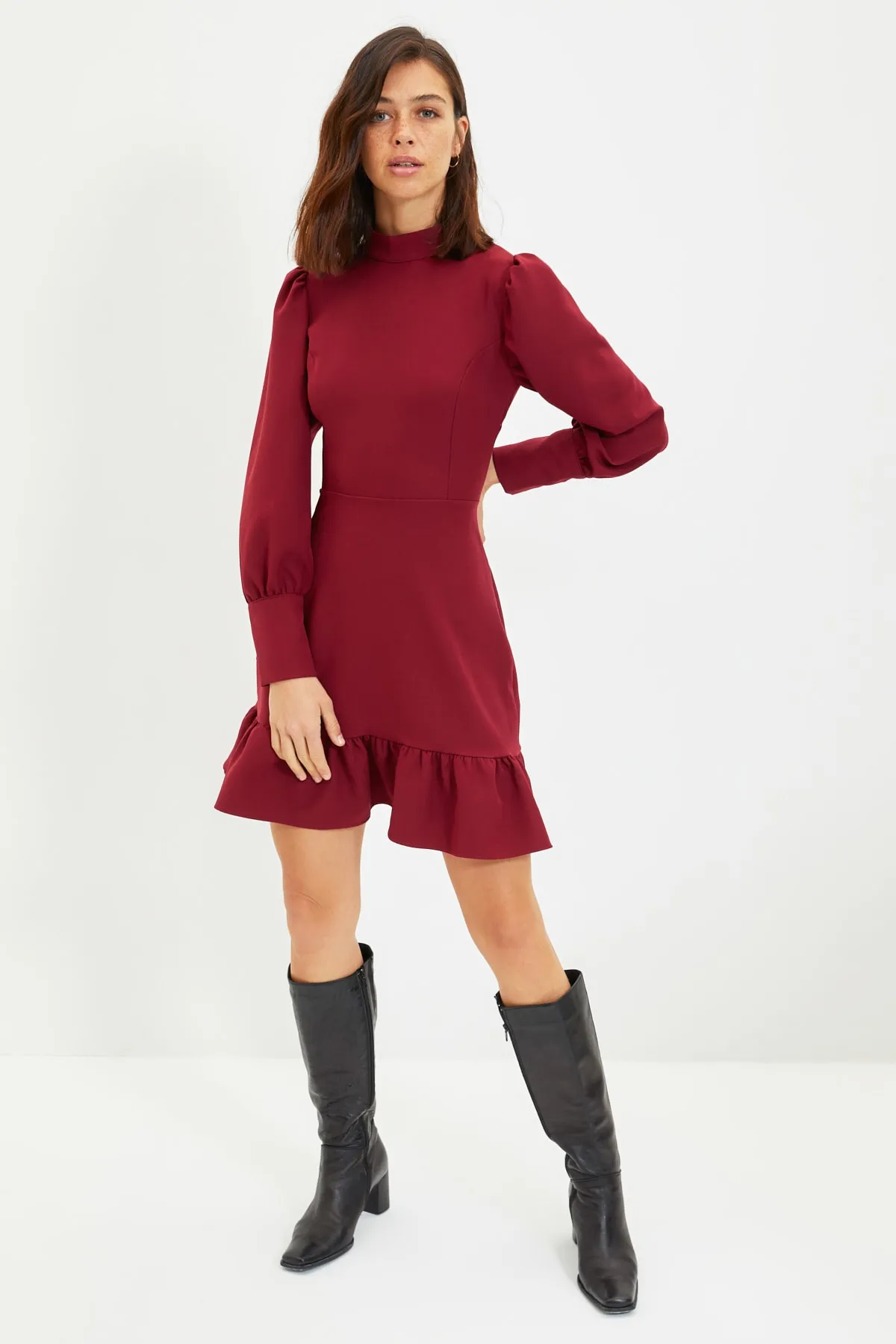Trendyol Collection  Burgunderfarbenes, gerafftes Mini-Webkleid mit hohem Kragenrock TWOAW21EL1816
