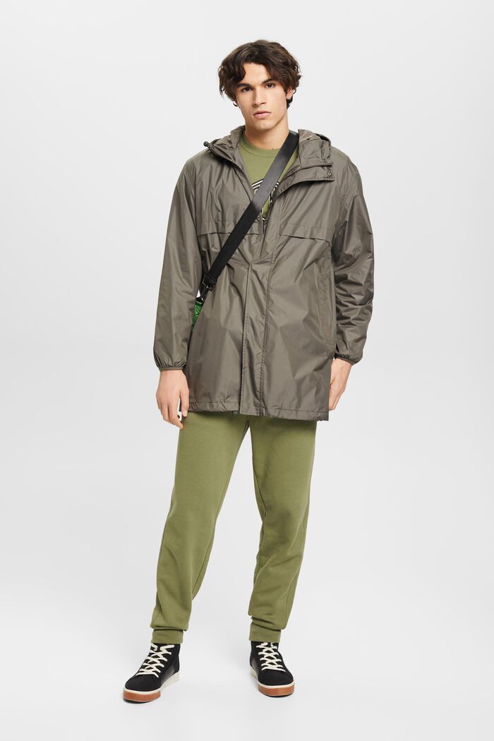 Leichte Regenjacke mit Kapuze