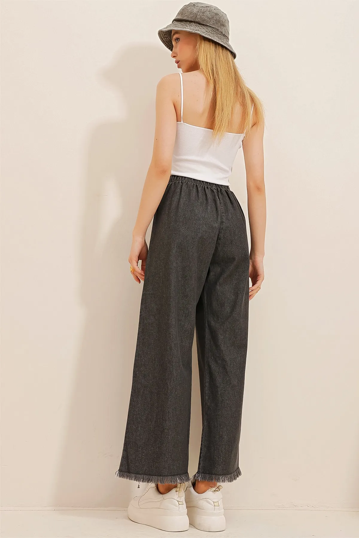 Trend Alaçatı Stili  Anthrazitfarbene Palazzo-Jeanshose mit hoher Taille und Quasten für Damen ALC-X8930