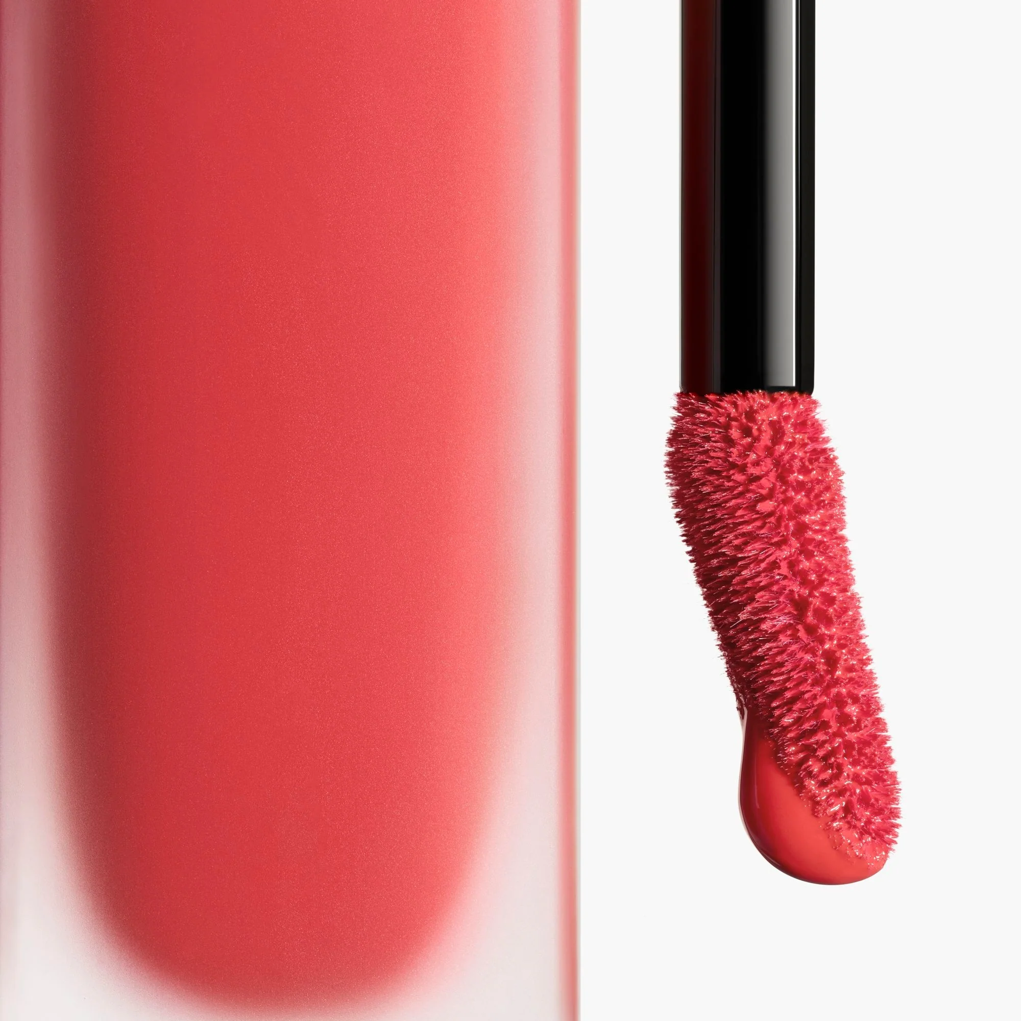 ROUGE ALLURE LIQUID VELVET - LE ROUGE À LÈVRES FLUIDE MAT INTENSE À LA TENUE ULTRA LONGUE DURÉE