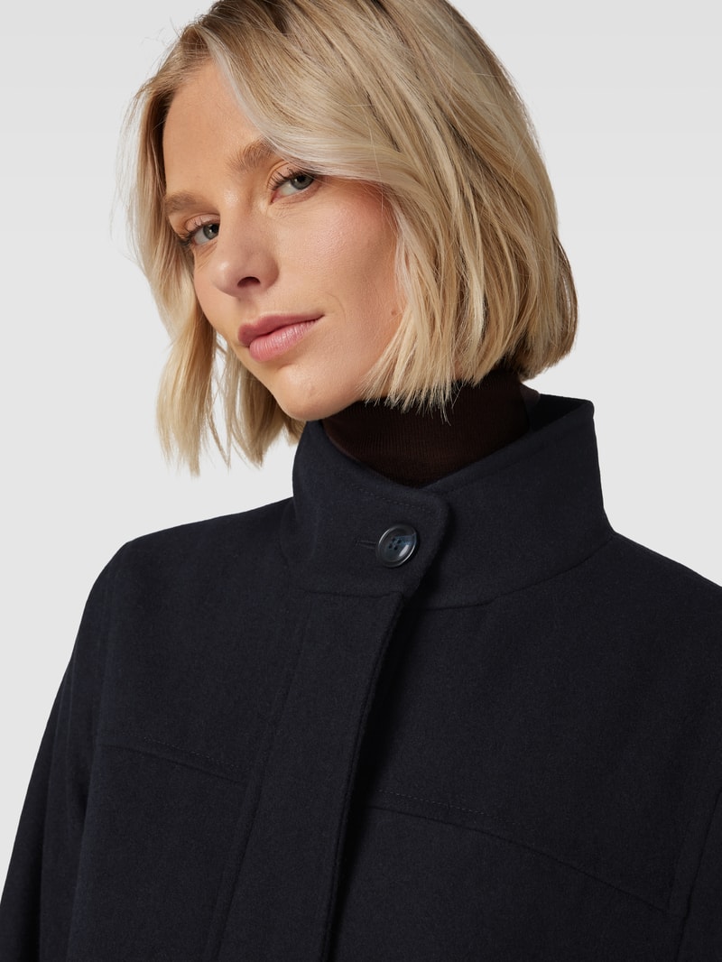 Kurzmantel mit Stehkragen und seitlichen Eingrifftaschen in marineblau