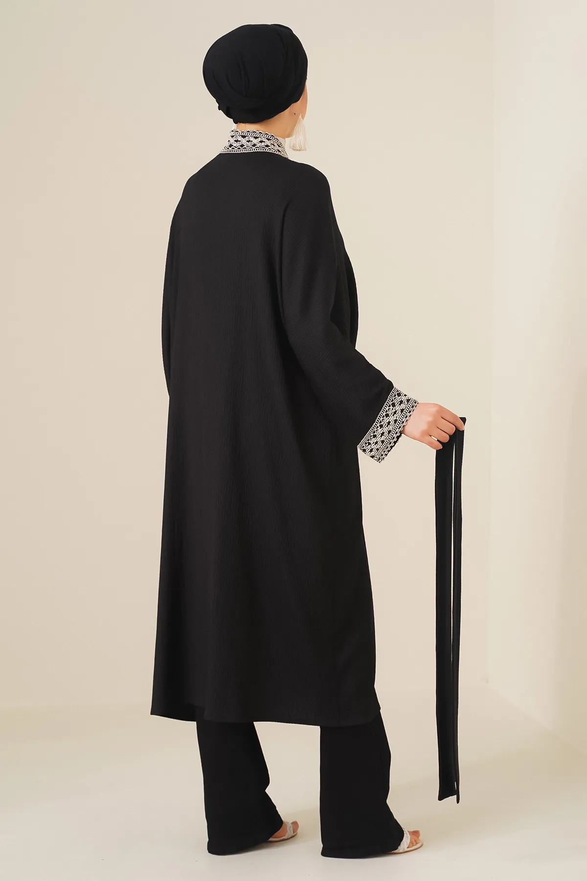 Bigdart  5865 Langer Kimono aus besticktem Strick – Schwarz