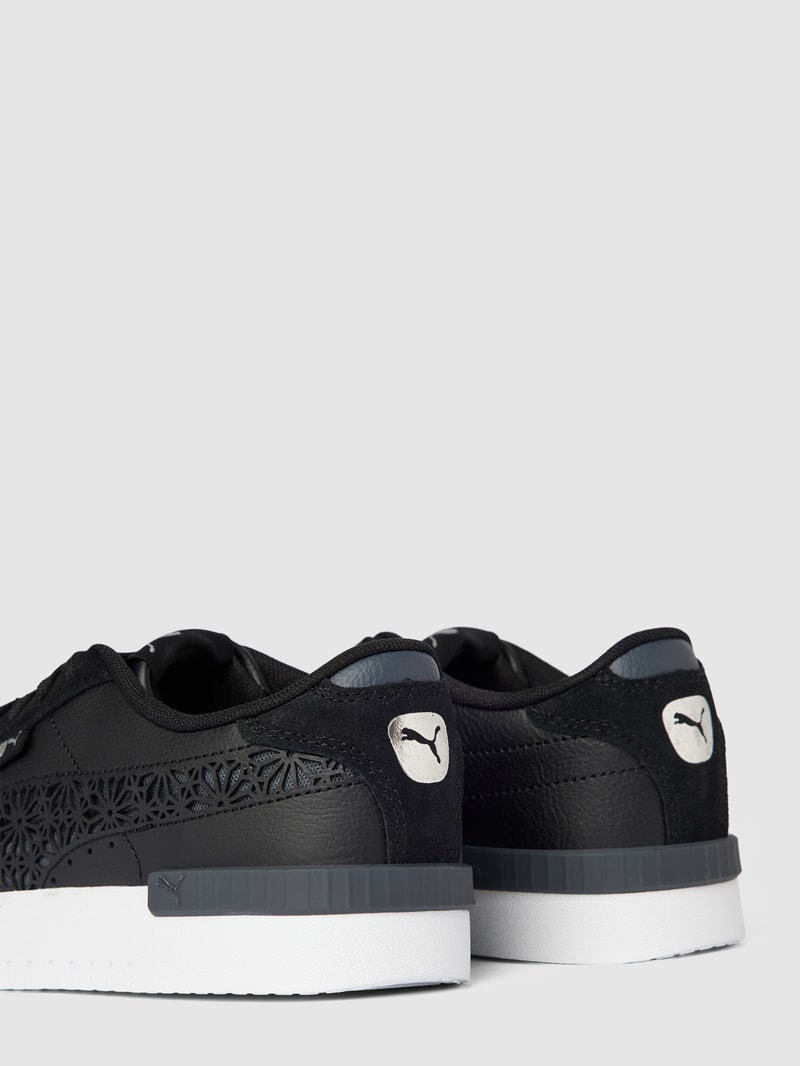Sneaker mit Strukturmuster in schwarz