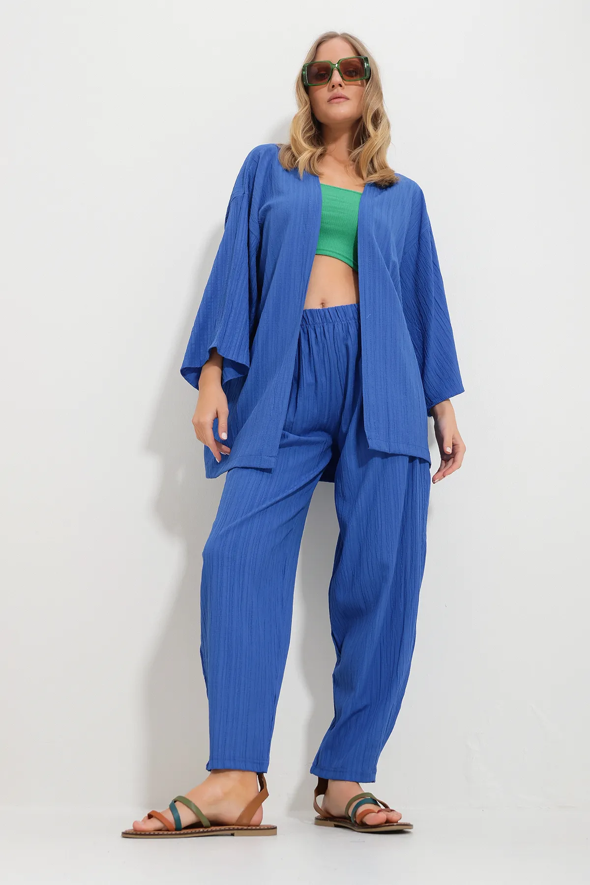 Trend Alaçatı Stili  Damen Saks Relaxed Fit Pants Kimono Jacke Woven Double Set Alc-X11694