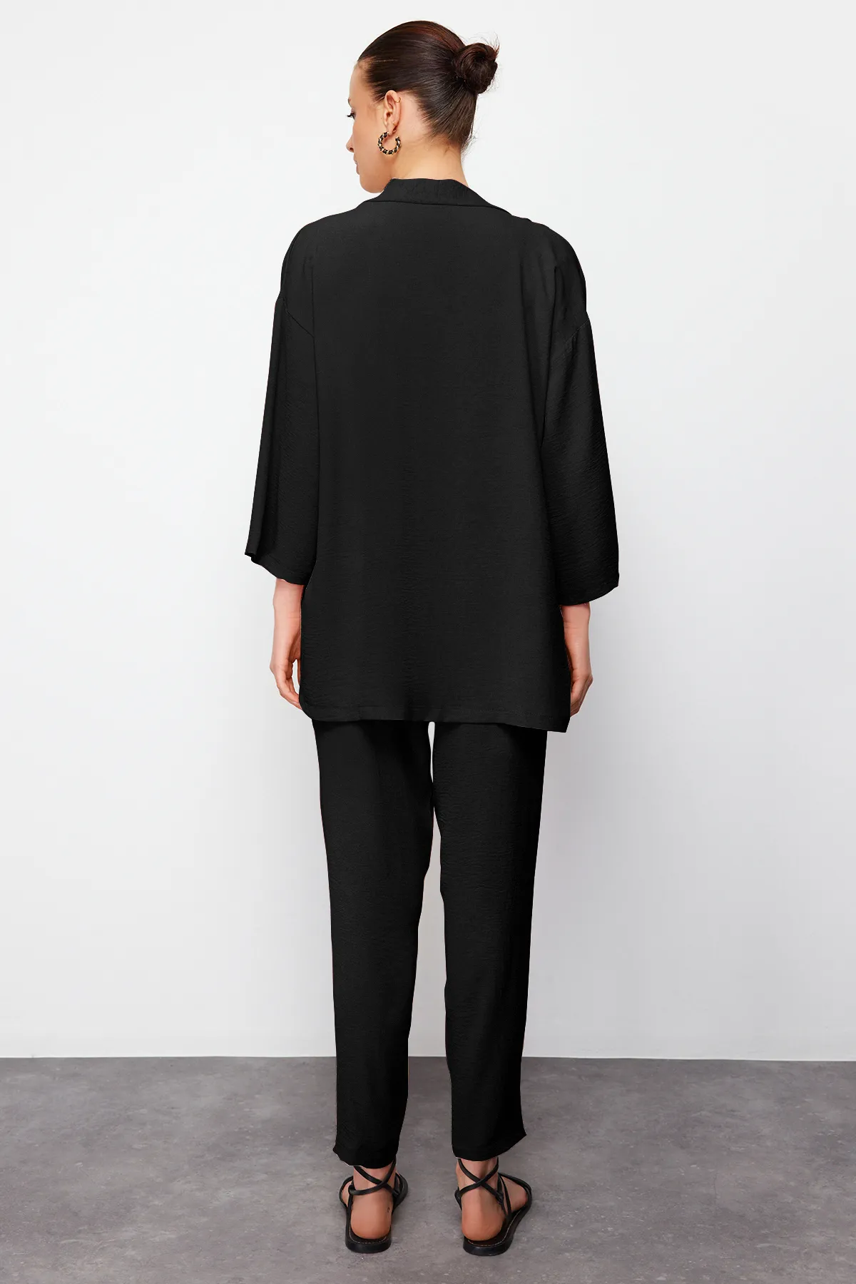 Trendyol Collection  Schwarzes gewebtes Kimono-Hosen-Bottom-Top-Set TWOSS24AU00037