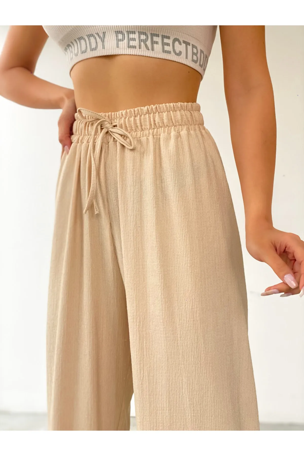 BEJNA  Beigefarbene Palazzo-Hose mit elastischem Bund für Damen
