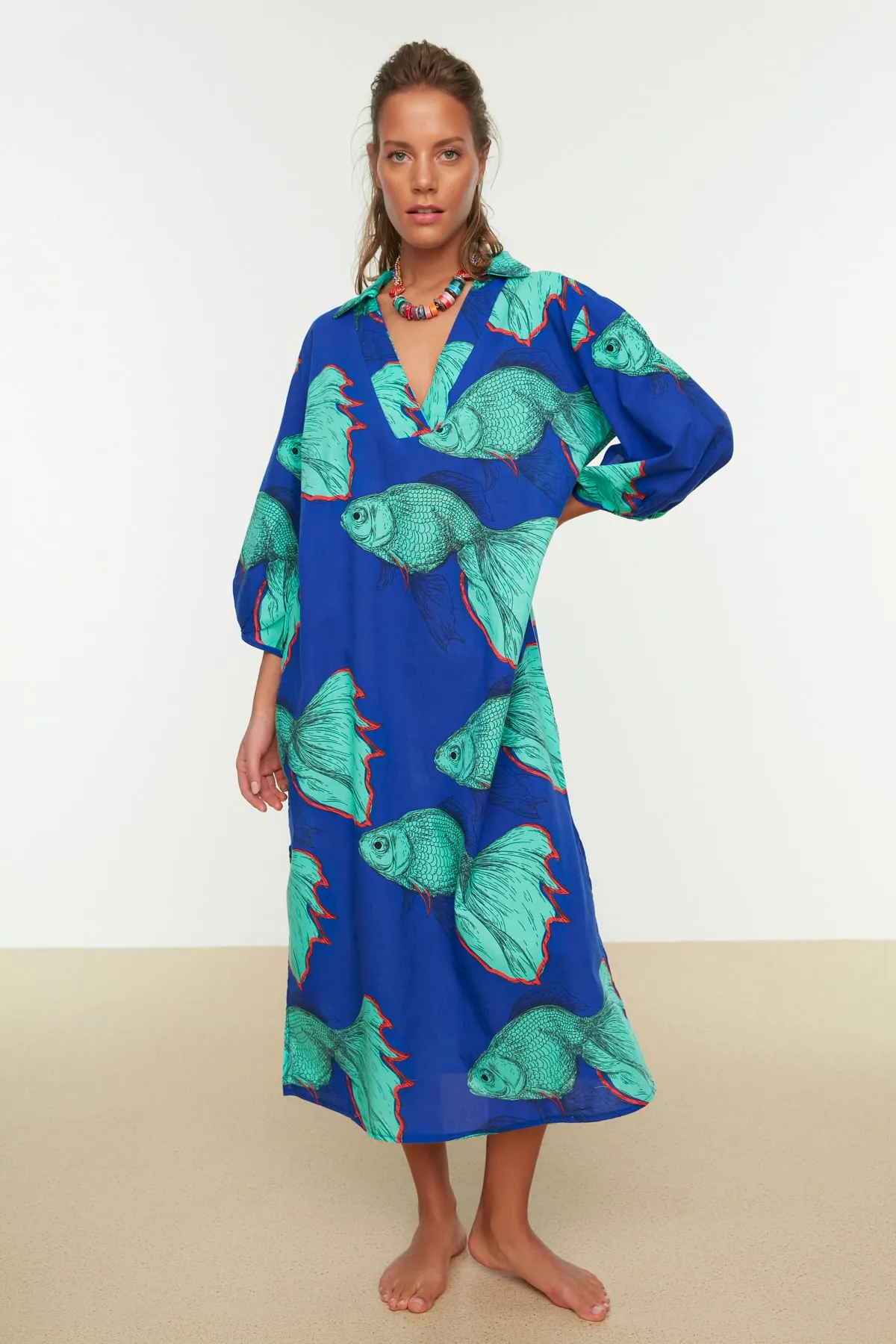 Trendyol Collection  Unterwassergemustertes, weit geschnittenes Midi-Strandkleid mit Ballonärmeln aus 100 % Baumwolle TBESS22EL0009