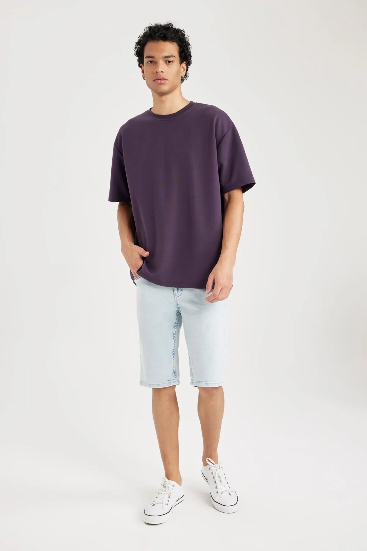 DeFacto  Kurzarm-Basic-T-Shirt aus schwerem Stoff mit Rundhalsausschnitt in Oversize-Passform X3926az23au