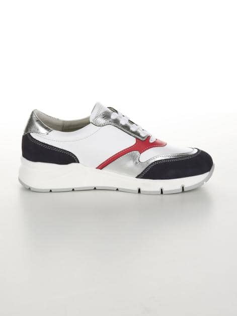 Schnürschuh in sportiver Optik