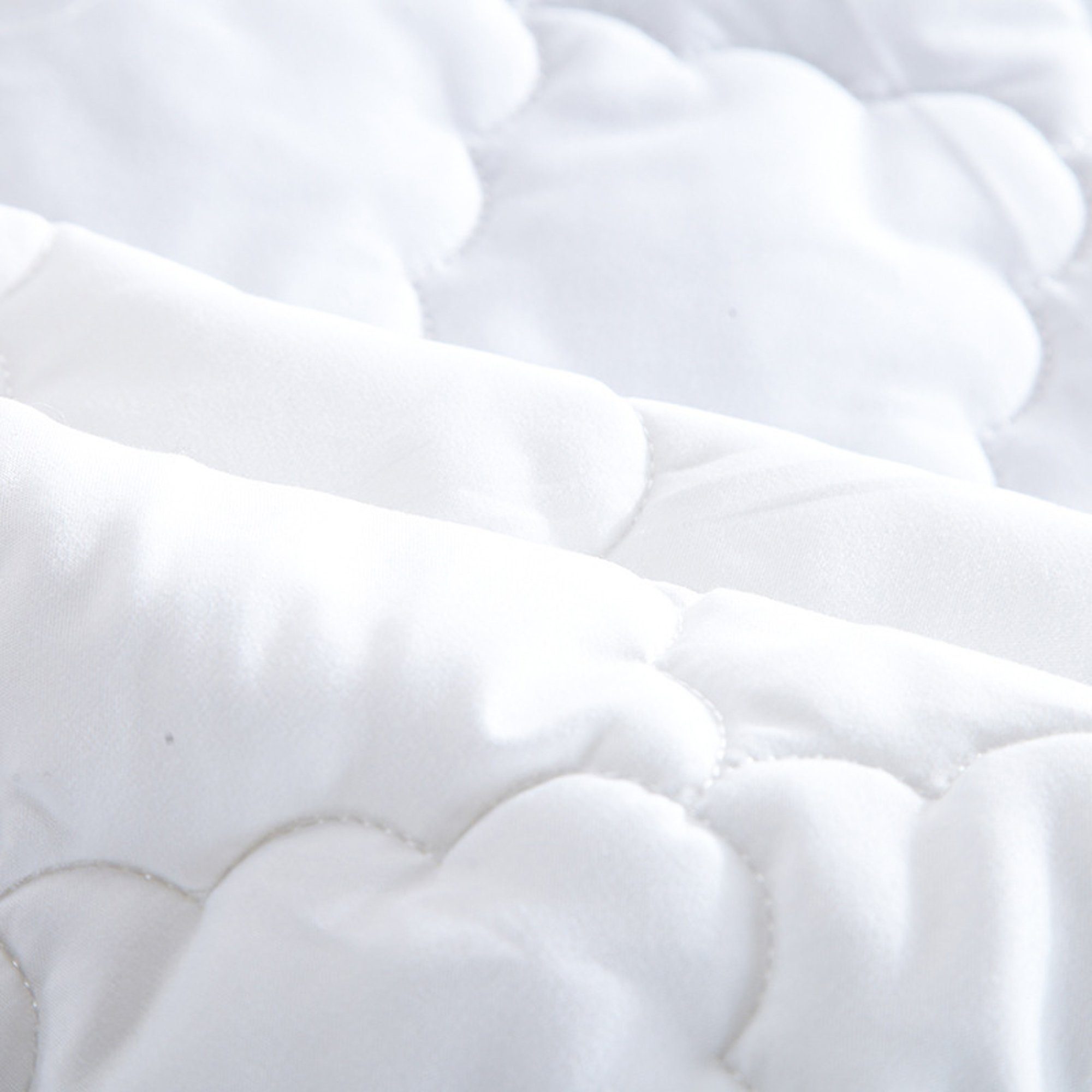 Matratzenschutzbezug Matratzenschoner,atmungsaktive Matratzenauflage mit 300 g/m² Füllung Mutoy, Bezug aus100% weiche Mikrofaser, Füllung 100%Baumwolle,mit 4 Eckgummi