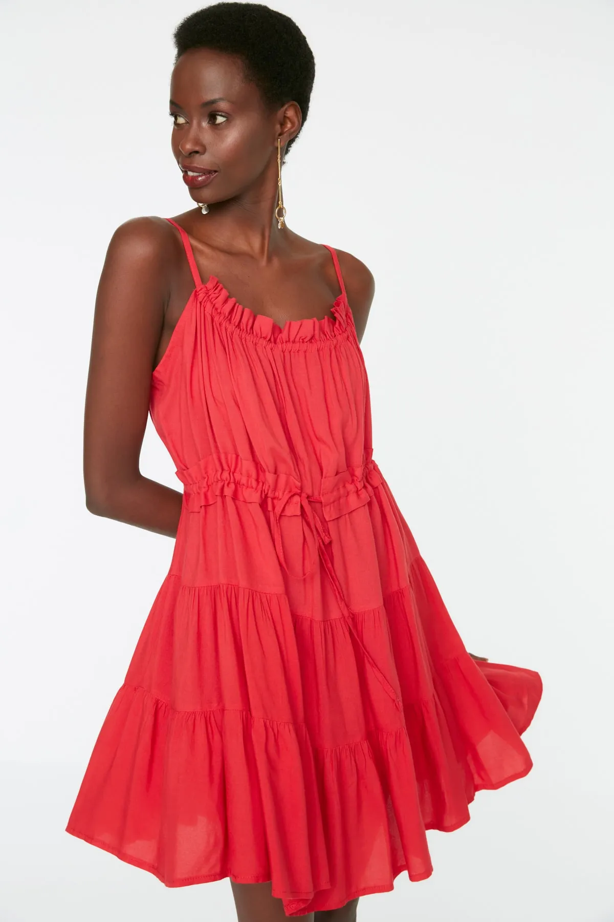 Trendyol Collection  Rotes, gerafftes Mini-Webkleid mit Taille TWOSS20EL2679