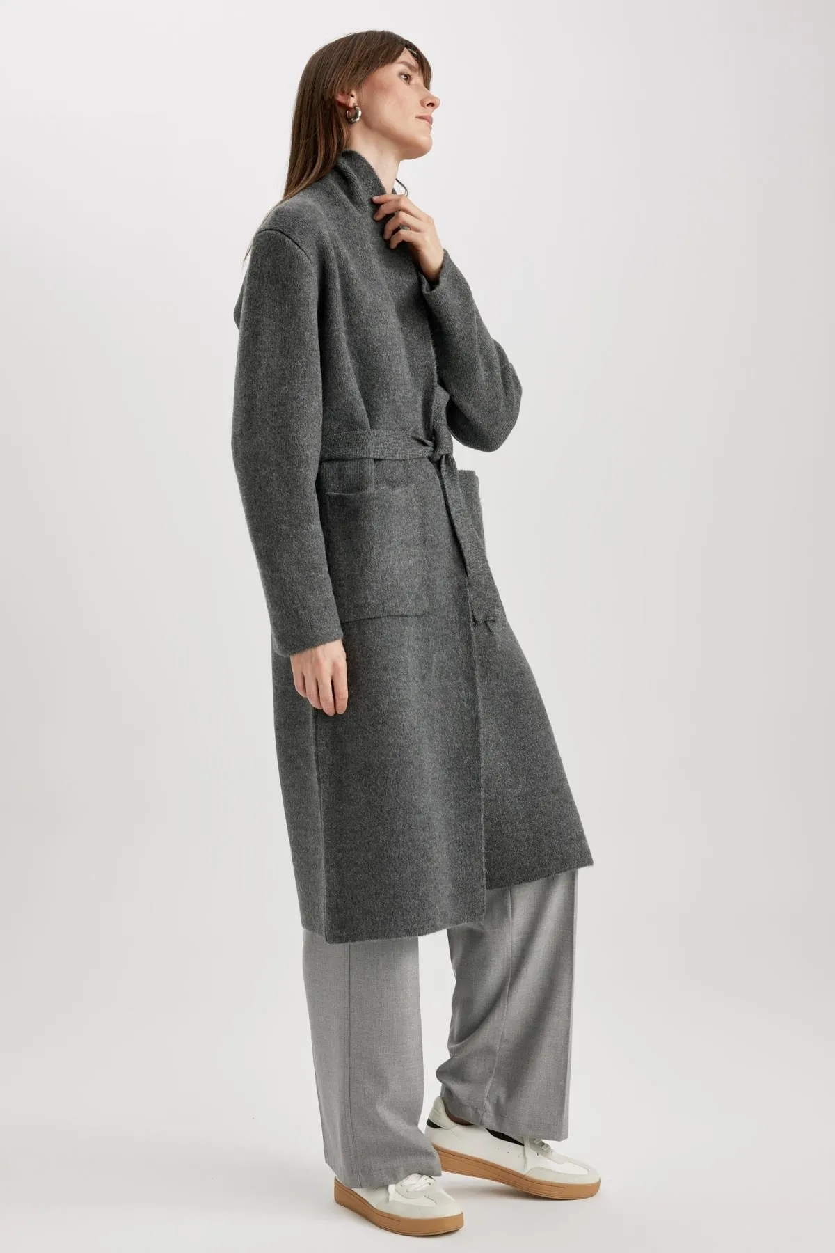 DeFacto  Lange Strickjacke mit entspannter Passform und Schalkragen und Gürtel