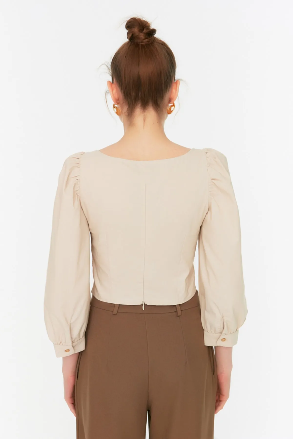 Trendyol Collection  Nerzfarbene, gewebte Bluse mit Ballonärmeln und quadratischem Ausschnitt TWOAW21BZ0210