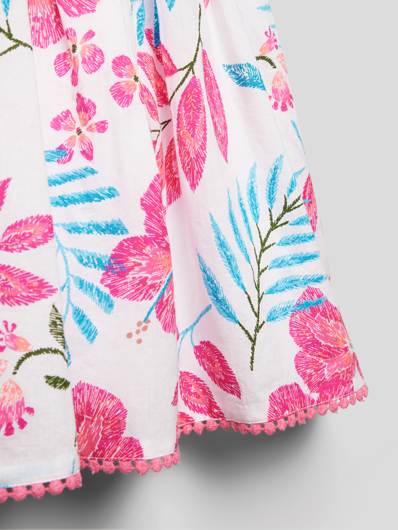 Minikleid mit floralem Muster in weiß