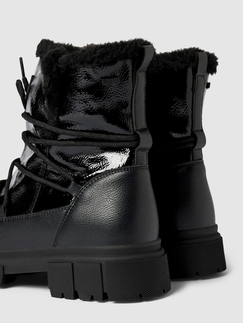 Boots mit profilierter Sohle in schwarz