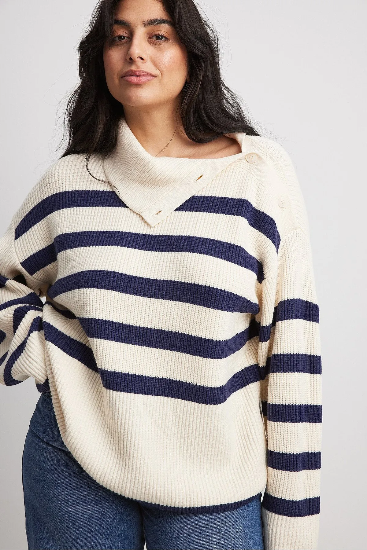 NA-KD  Gestreifter Rollkragenpullover aus Strick