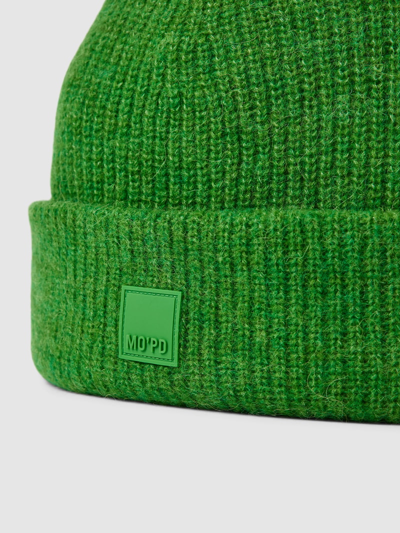 Beanie mit Label-Detail in grasgrün