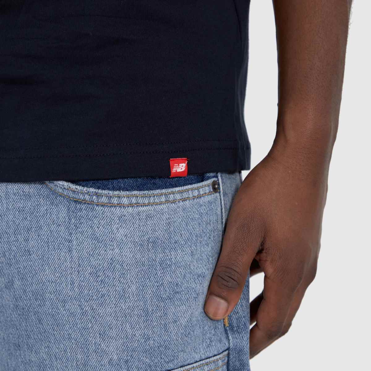 New Balance – Marinblå t-shirt med liten logga