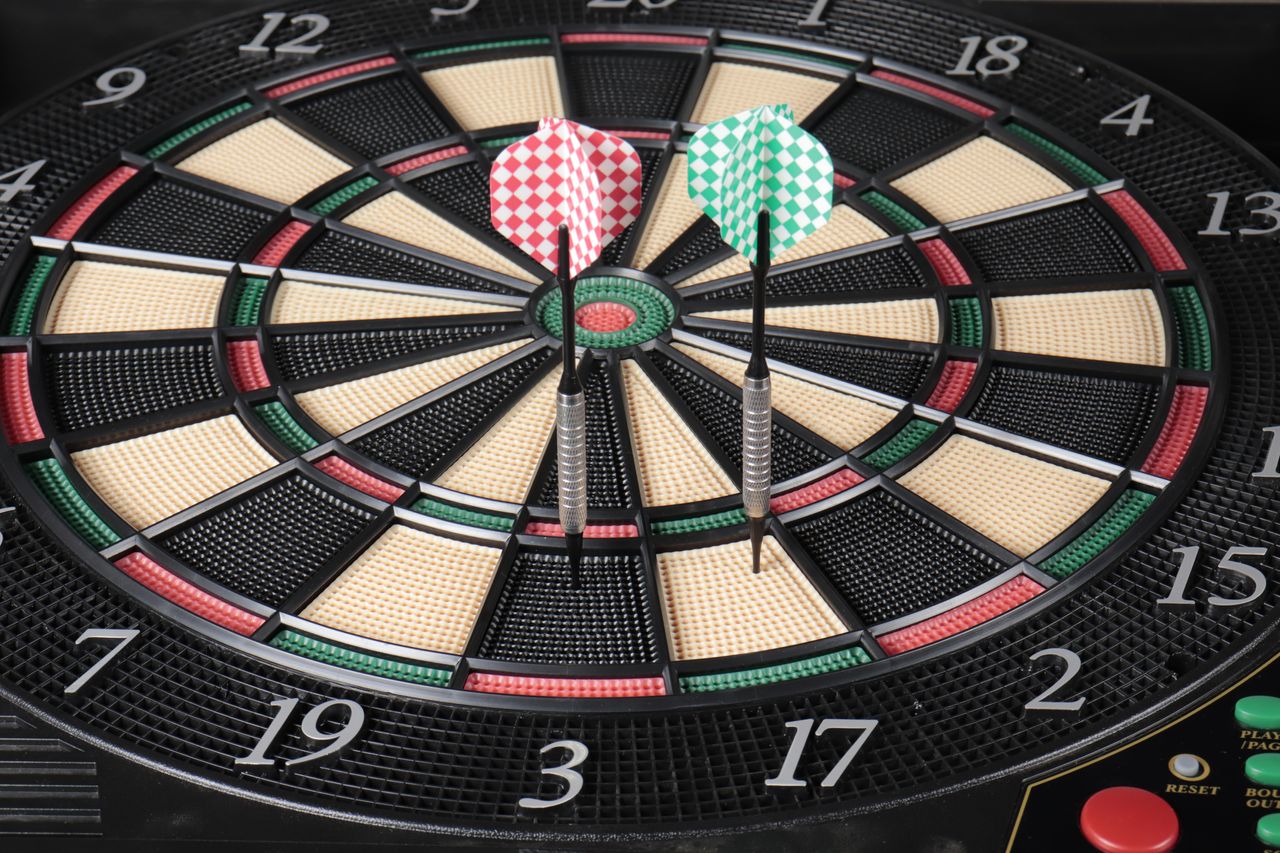 L.A. Sports Elektronische Dartscheibe 1-16 Spieler für Soft-Dart-Pfeile Kabinett Dartschrank