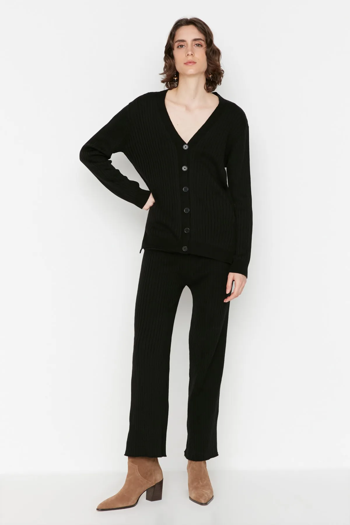 Trendyol Collection  Schwarzes Strickoberteil und -unterteil mit Knöpfen TWOAW22AU0060