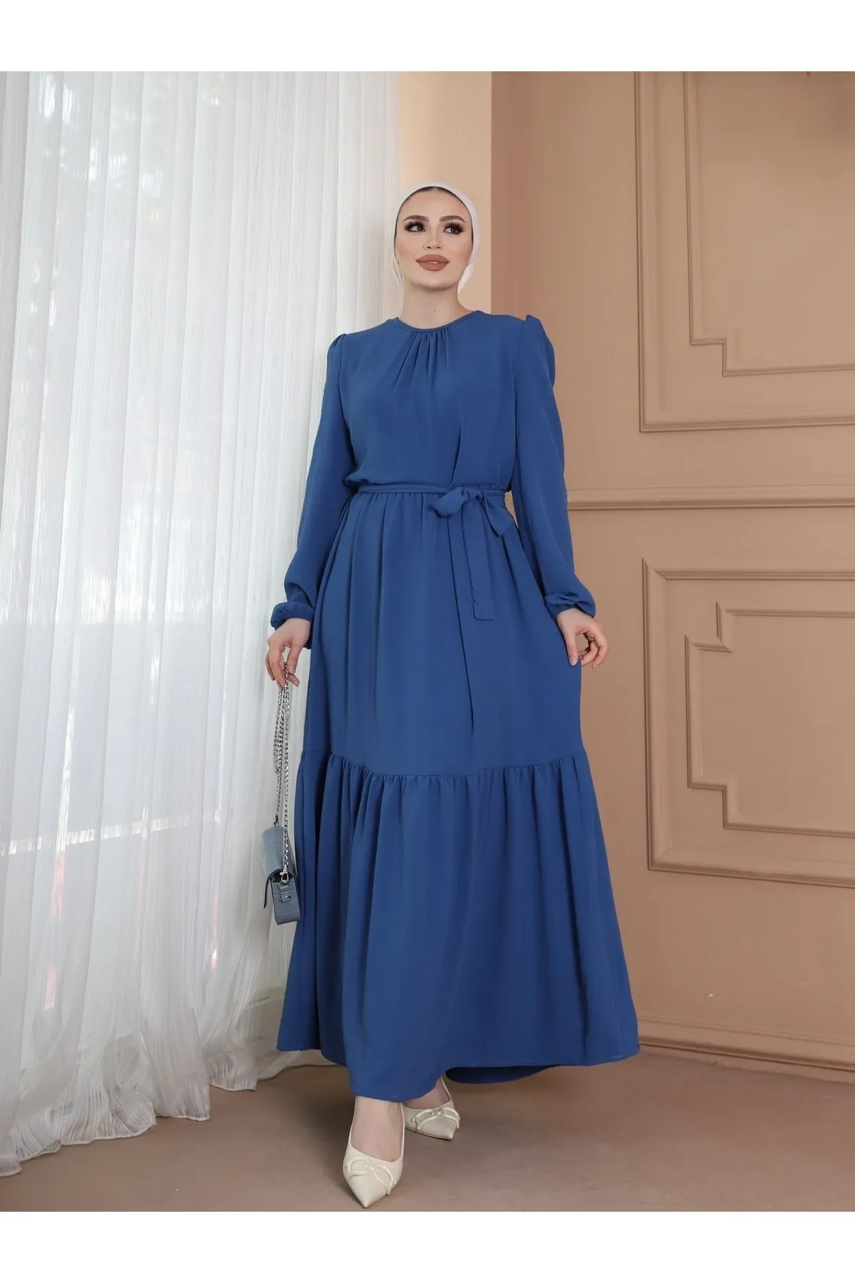 VOLT CLOTHİNG  Ayrobin-Kleid mit Gürtel und Rüschendetail am Kragen
