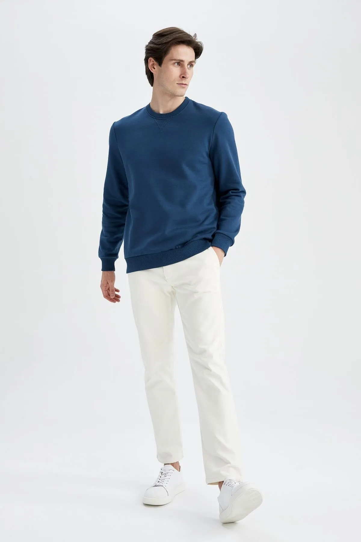 DeFacto  Basic-Sweatshirt aus Baumwolle mit normaler Passform und Rundhalsausschnitt