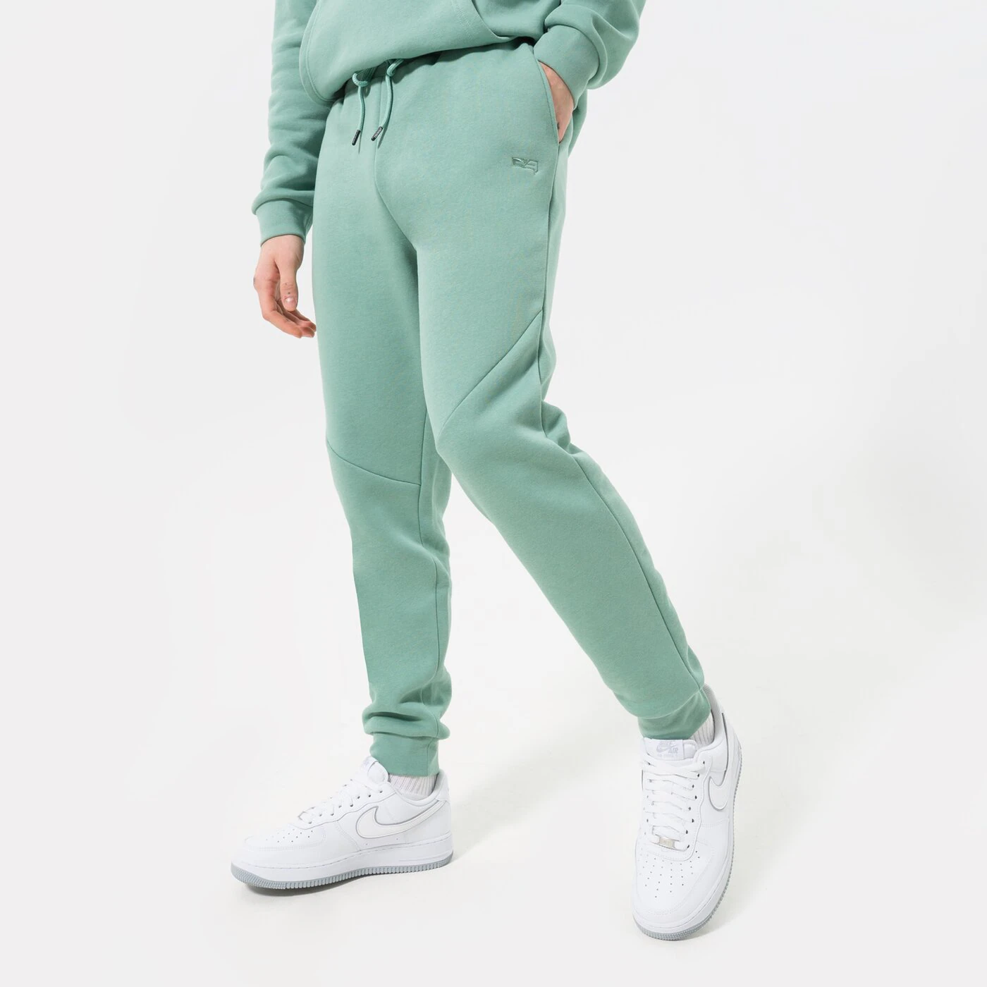 CONFRONT HOSE ESSENTIAL GREEN Grün