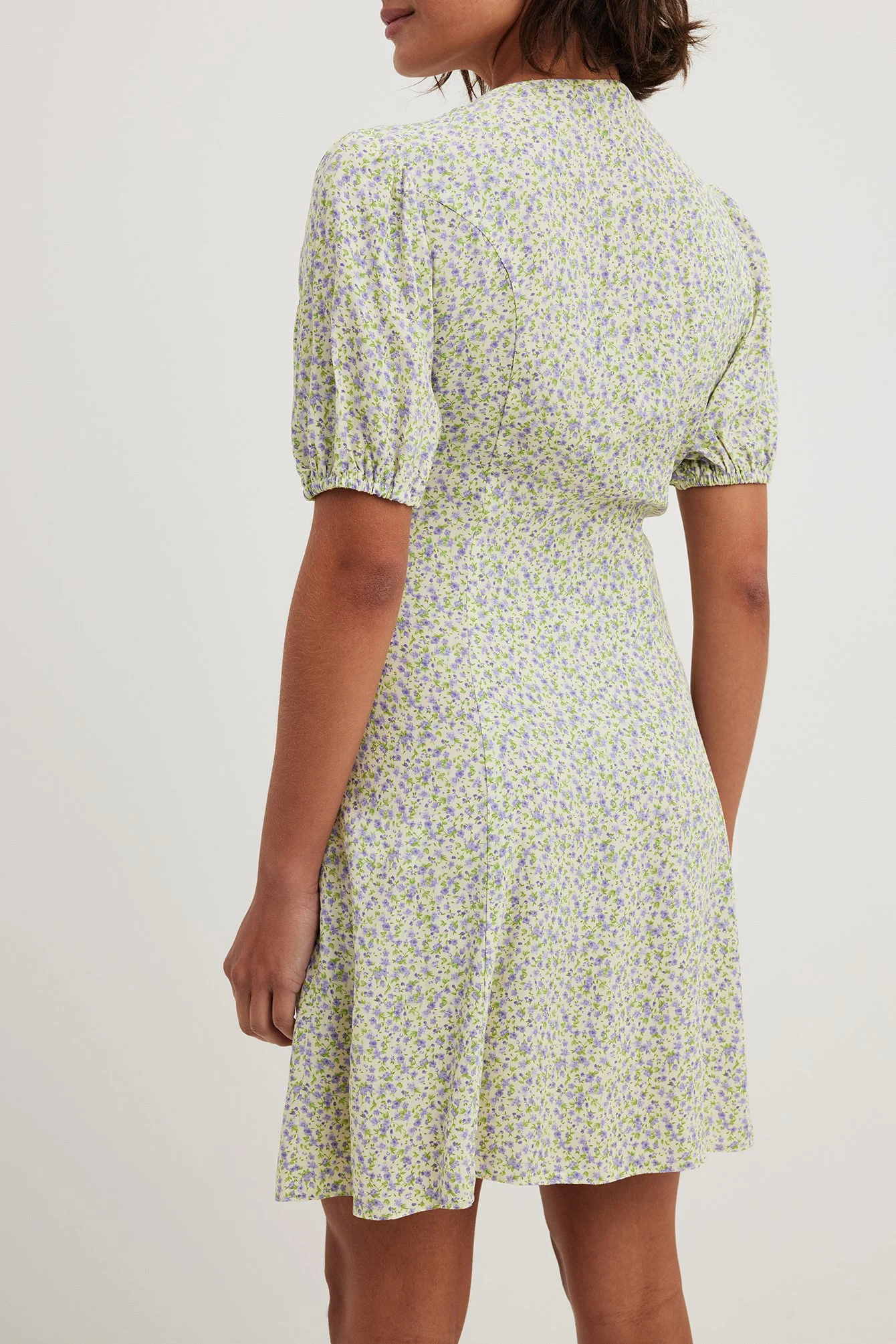 Minikleid mit V-Ausschnitt