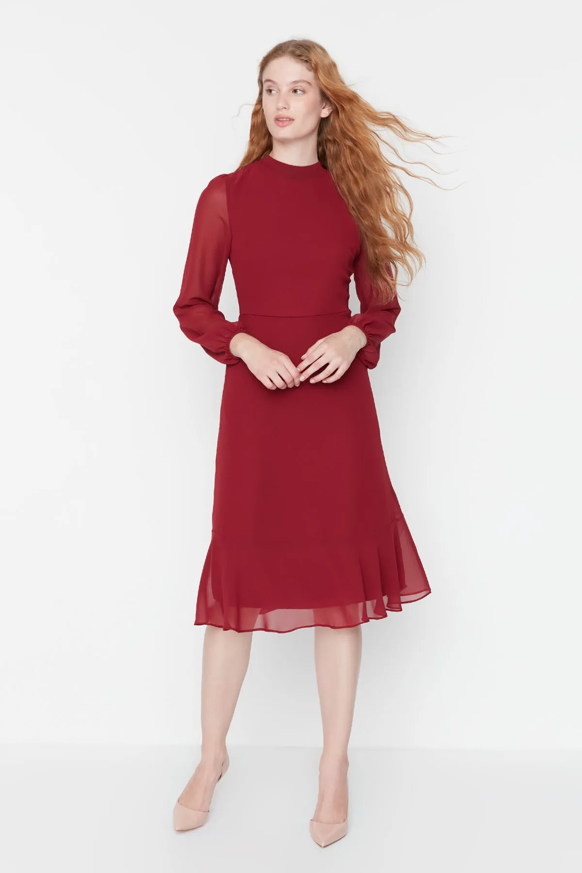 Trendyol Collection  Weinrotes Midi-gefüttertes Webkleid mit hohem Kragen TWOAW20EL1313