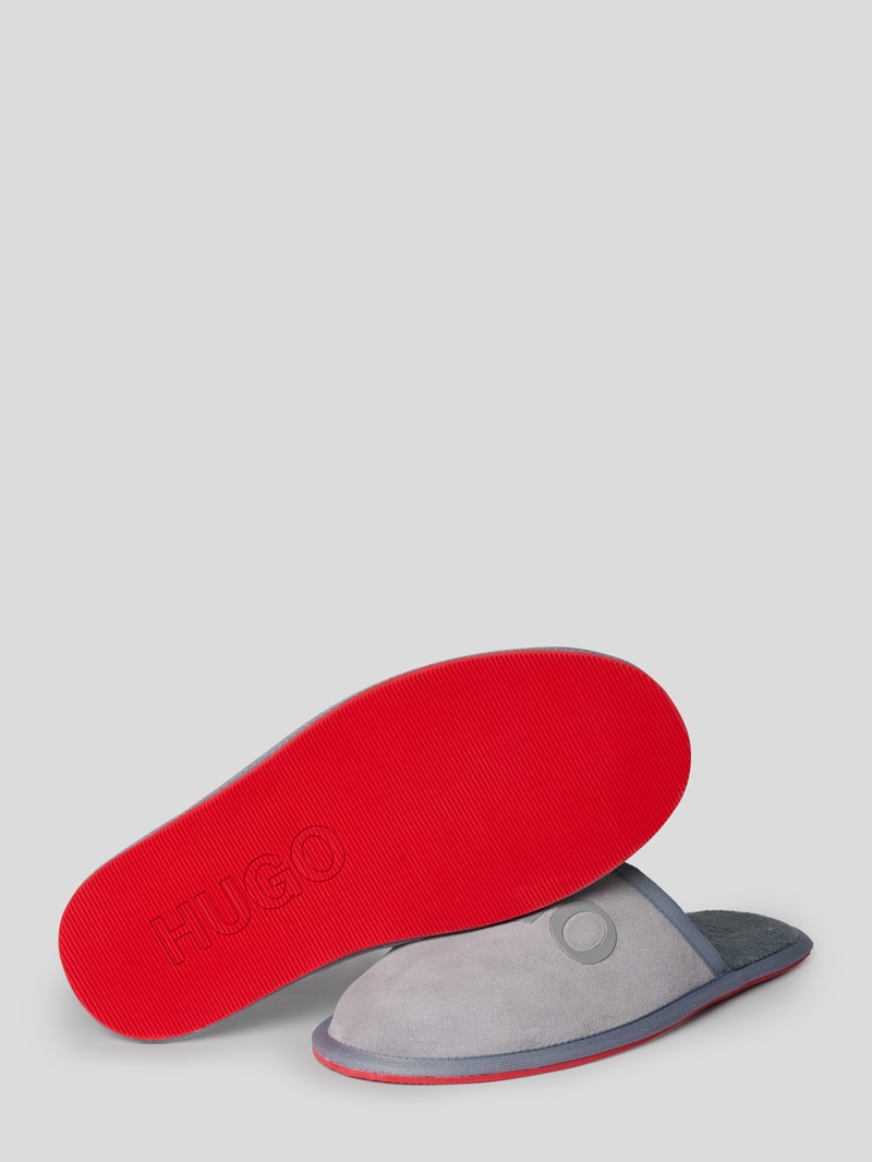 Slipper mit Label-Print in hellgrau