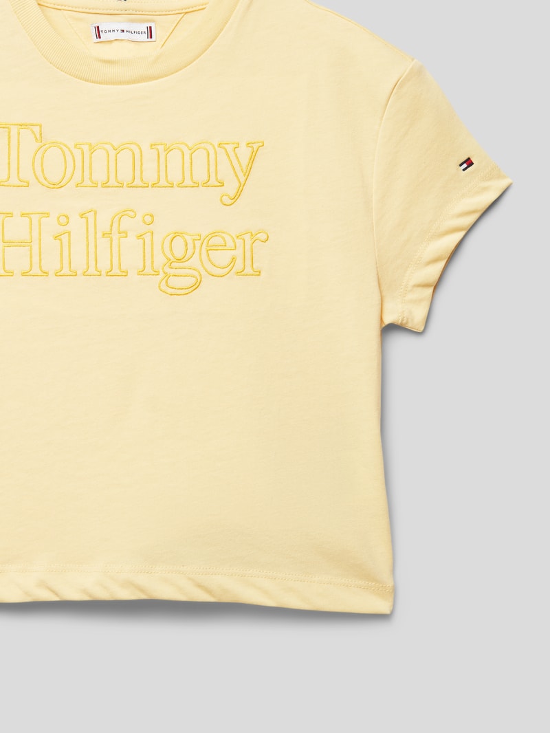 T-Shirt mit Label-Stitching in hellgelb
