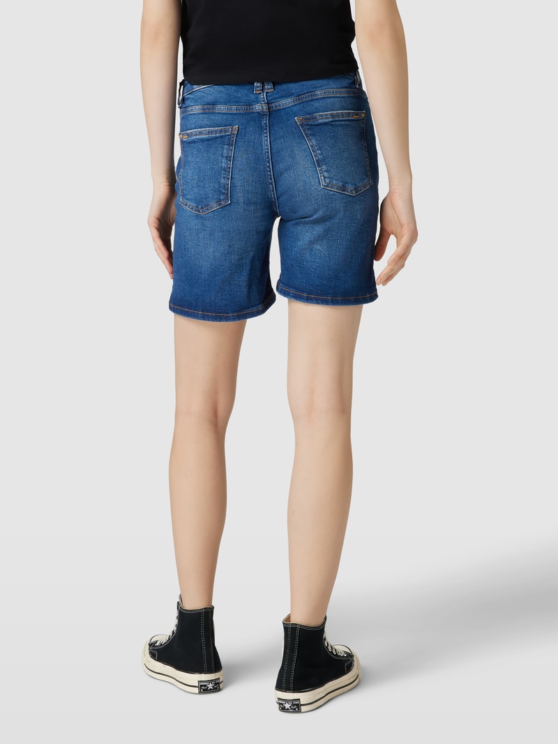 Jeansshorts mit Label-Patch in jeans