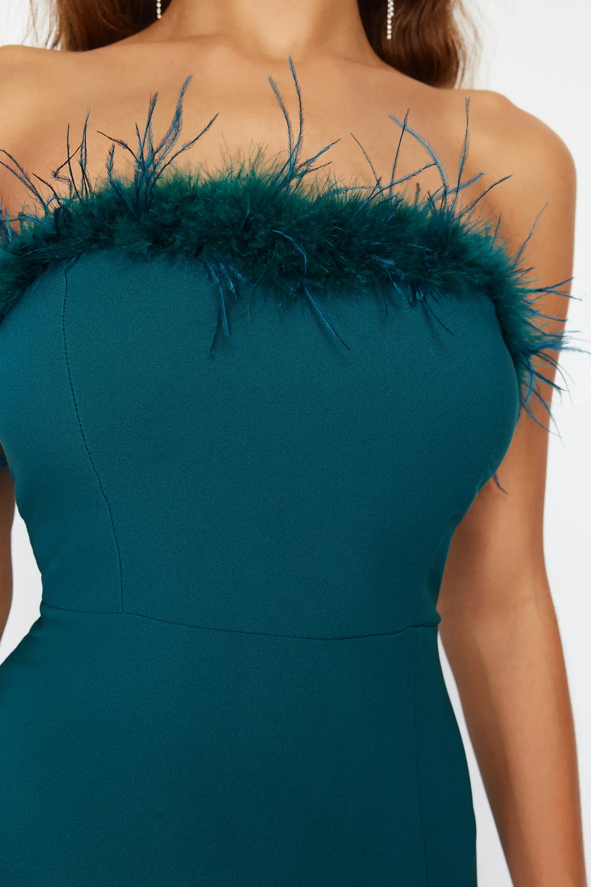 Trendyol Collection  Smaragdgrünes, figurbetontes, gewebtes Abendkleid mit Otrish TPRSS22AE0095