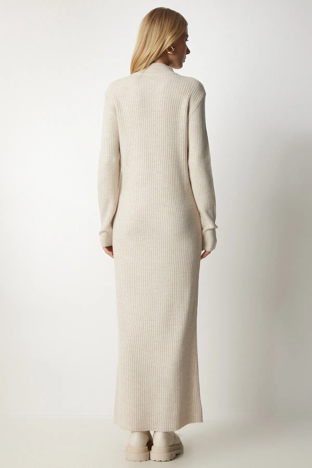 Happiness İstanbul  Beigefarbenes langes Strickkleid mit Rollkragen und Schlitz für Damen YY00163