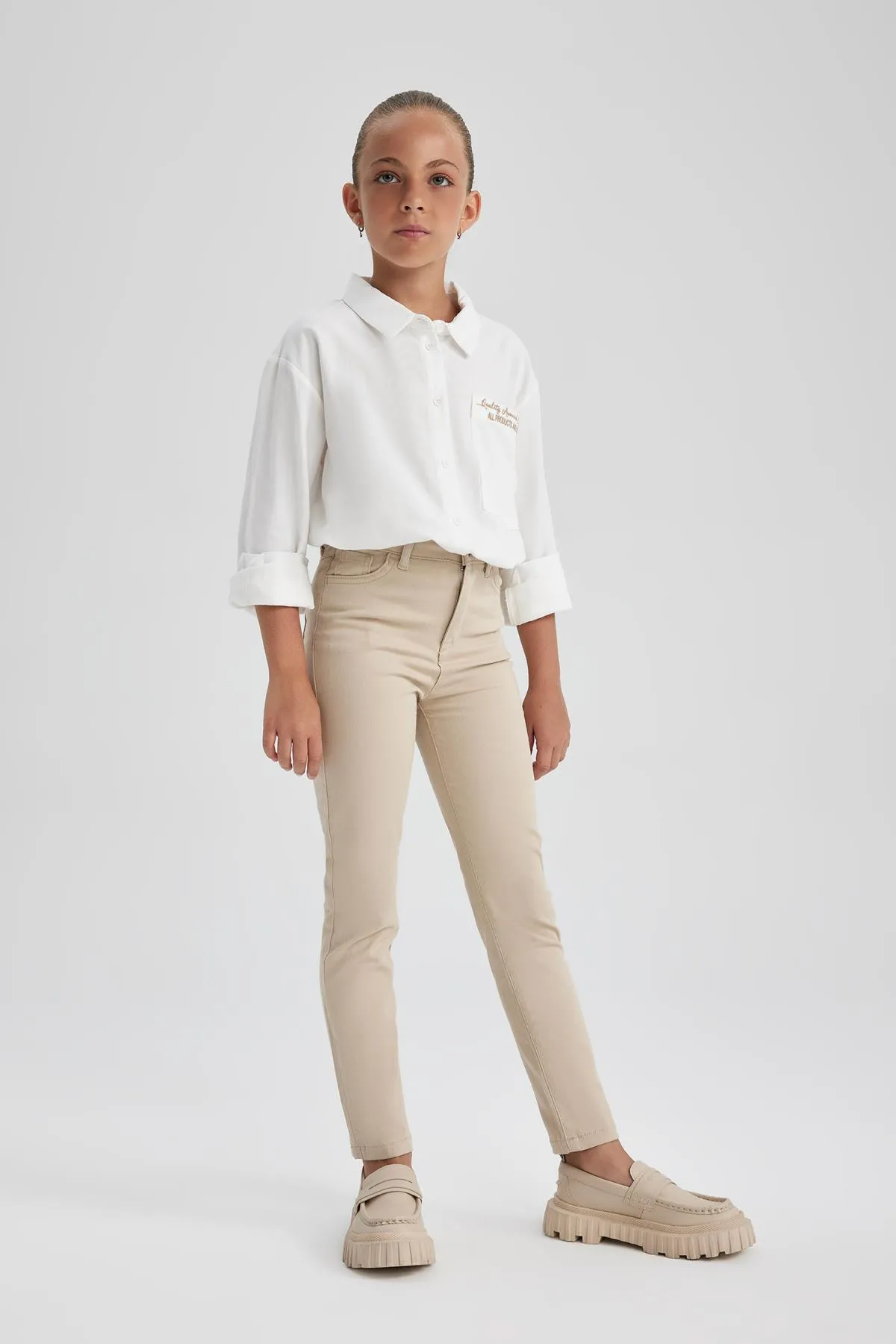 DeFacto  Beige Slim-Fit-Schulhosen für Mädchen K9028a623au