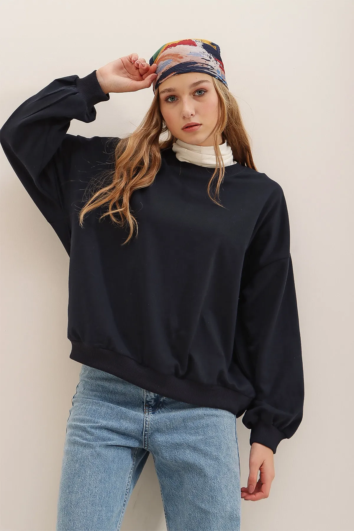 Trend Alaçatı Stili  Marineblaues Oversize-Sweatshirt mit Rundhalsausschnitt für Damen ALC-669-001