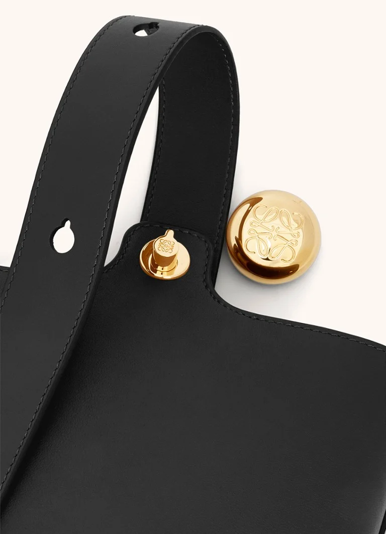 LOEWE Pebble Bucket Mini crossbody bag made of calfskin