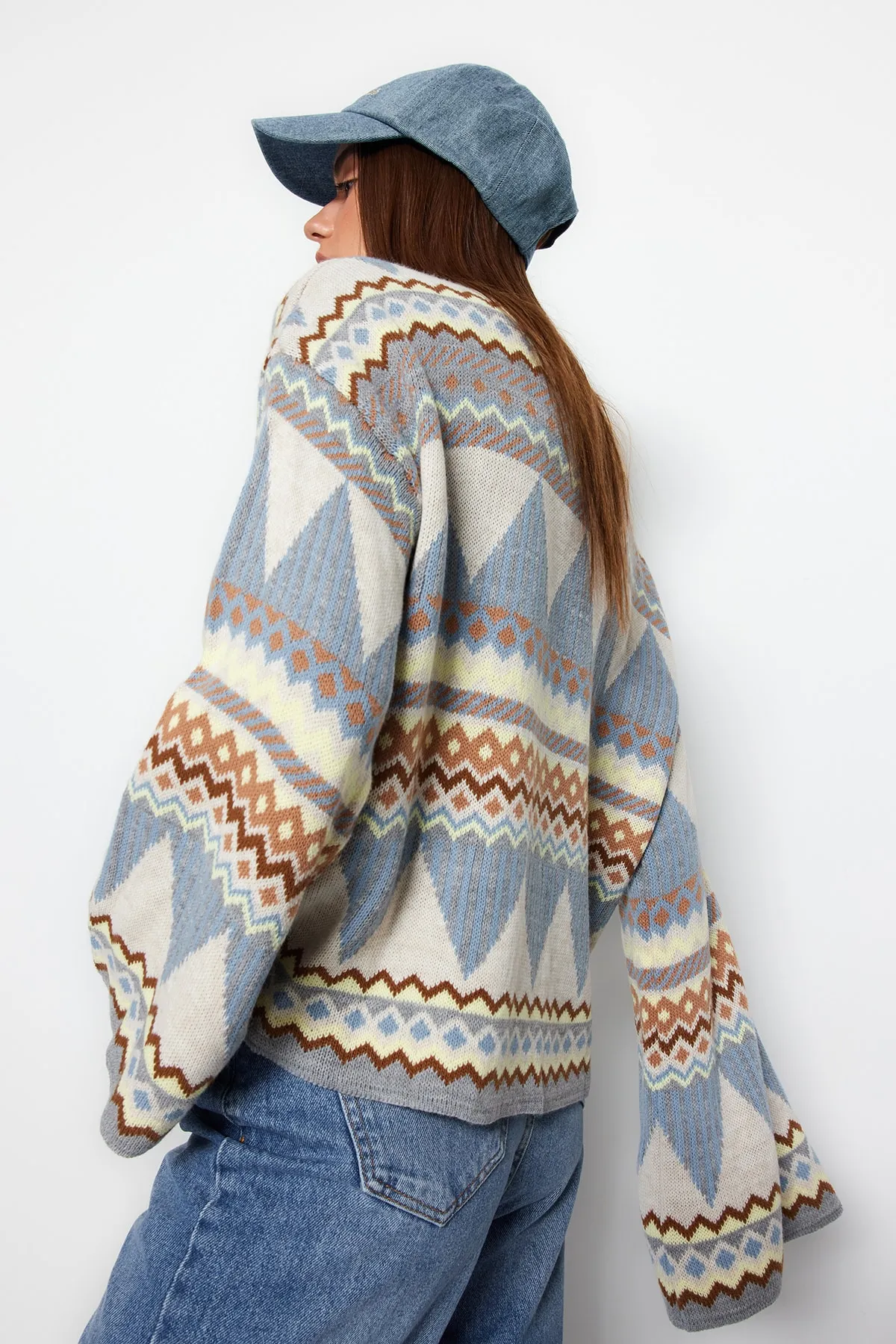 Trendyol Collection  Grauer Strickpullover mit Rundhalsausschnitt und weiter Passform TWOAW21KZ0941