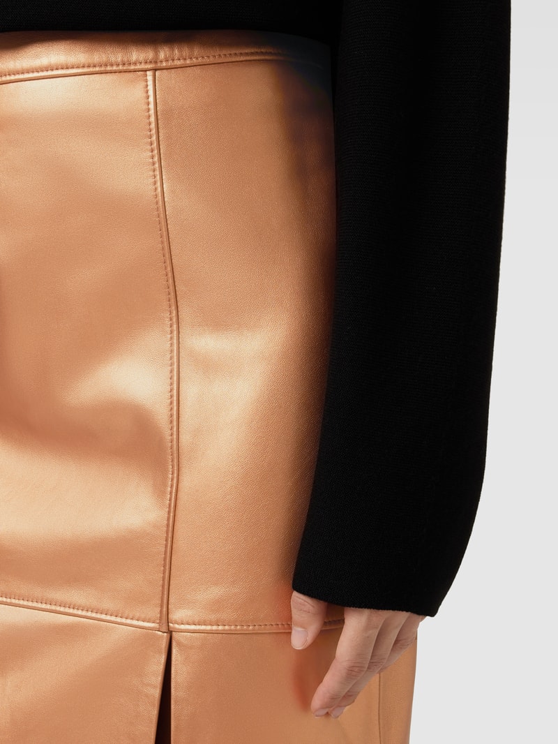 Knielanger Rock aus Lammleder Modell 'Setora' in gold