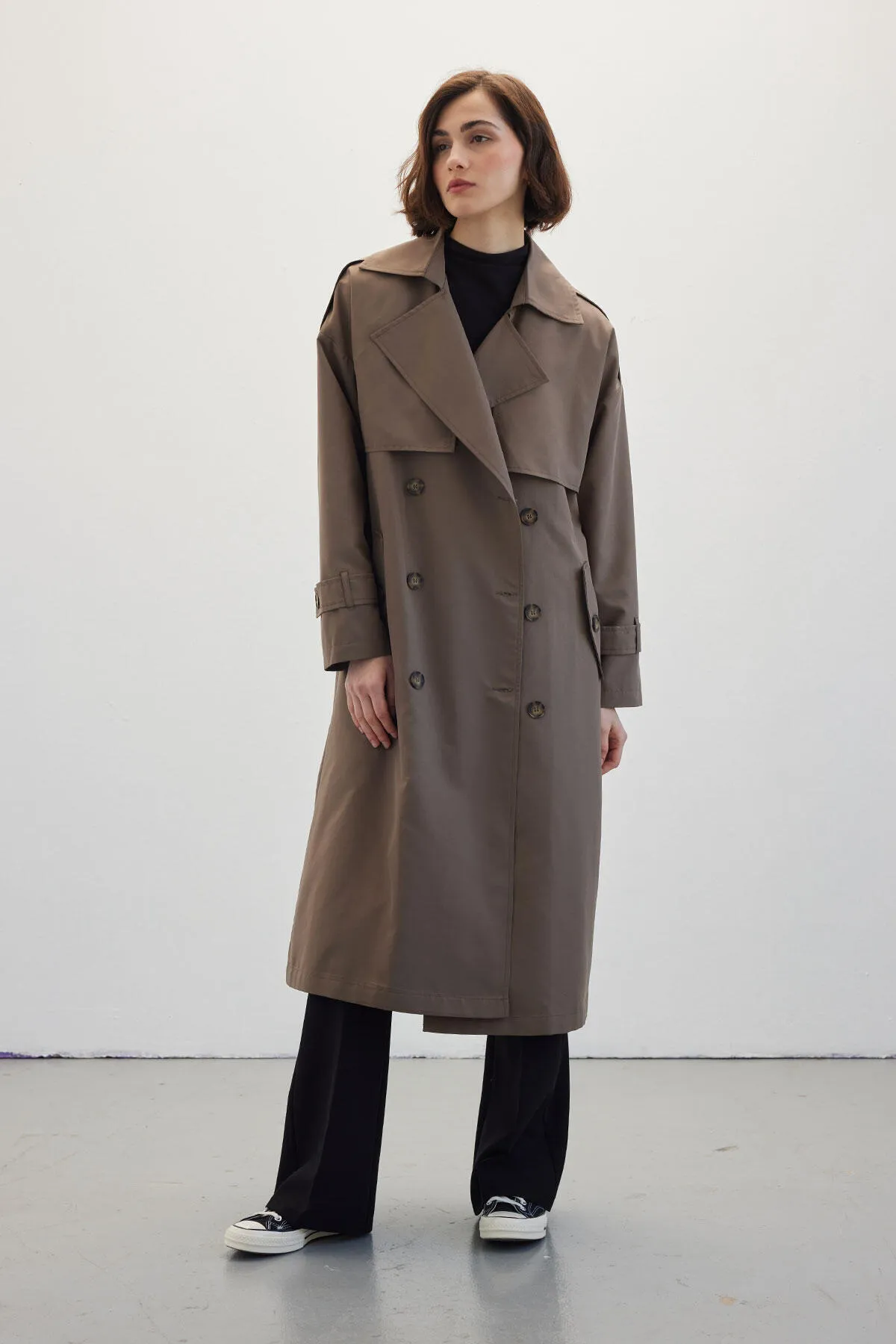 Manuka  ZWEIREIHIGER TRENCHCOAT AUS NERZ MIT KNÖPFEN