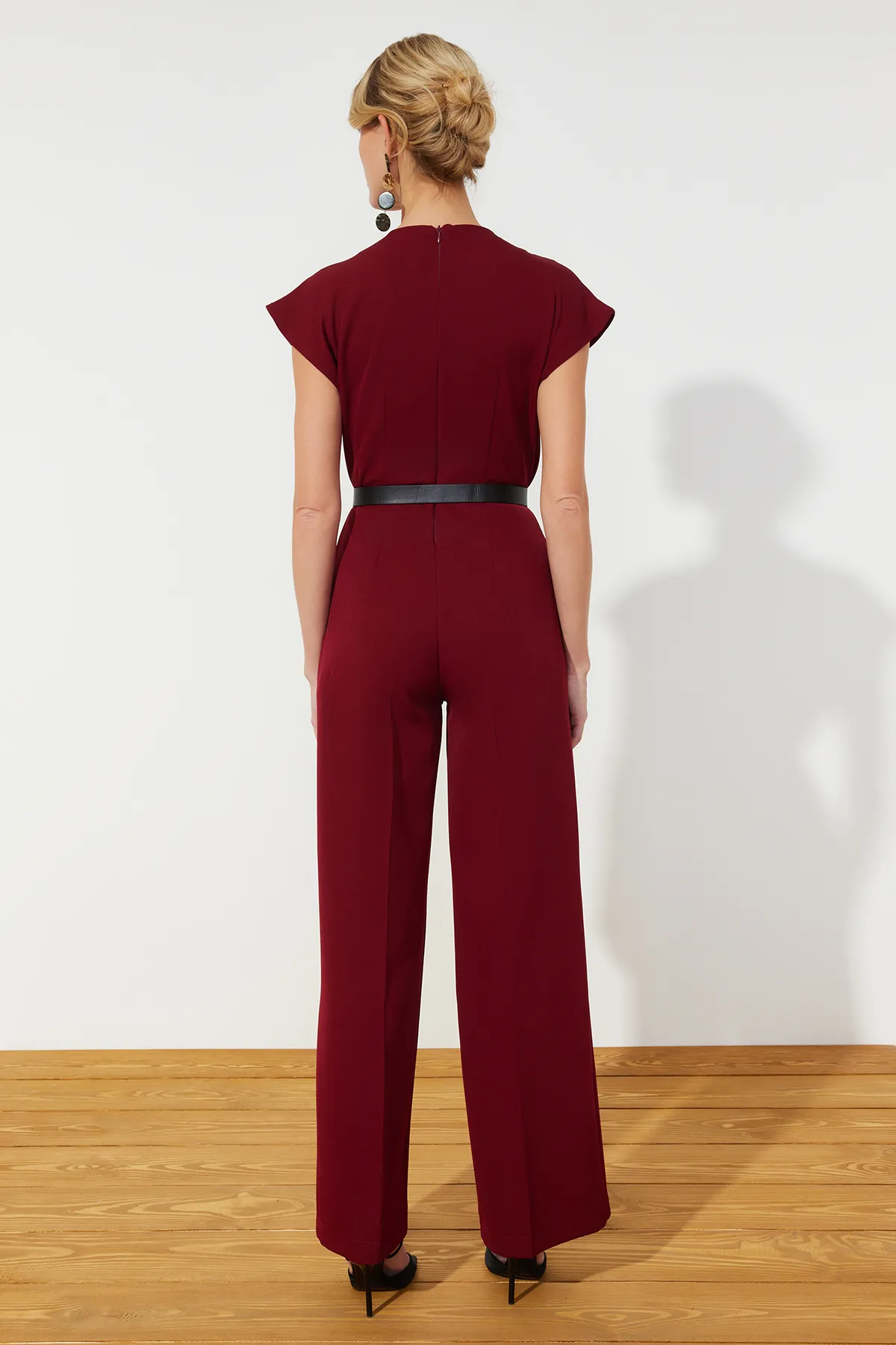 Trendyol Collection  Burgunderfarbener, zweireihiger, gewebter Maxi-Jumpsuit mit Gürtel und Kragen TWOSS21TU0004