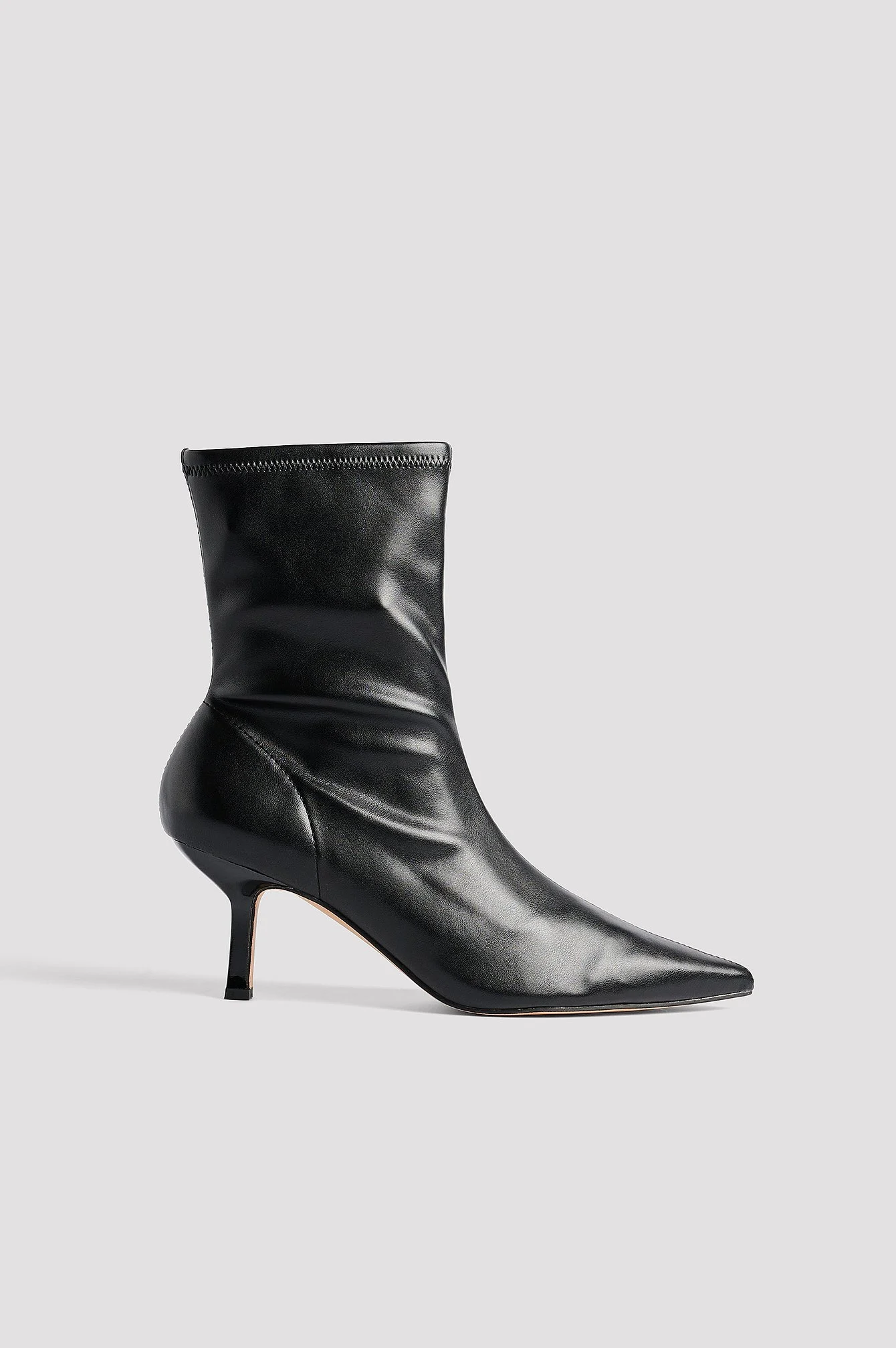 Stiletto-Stiefeletten mit niedrigem Absatz
