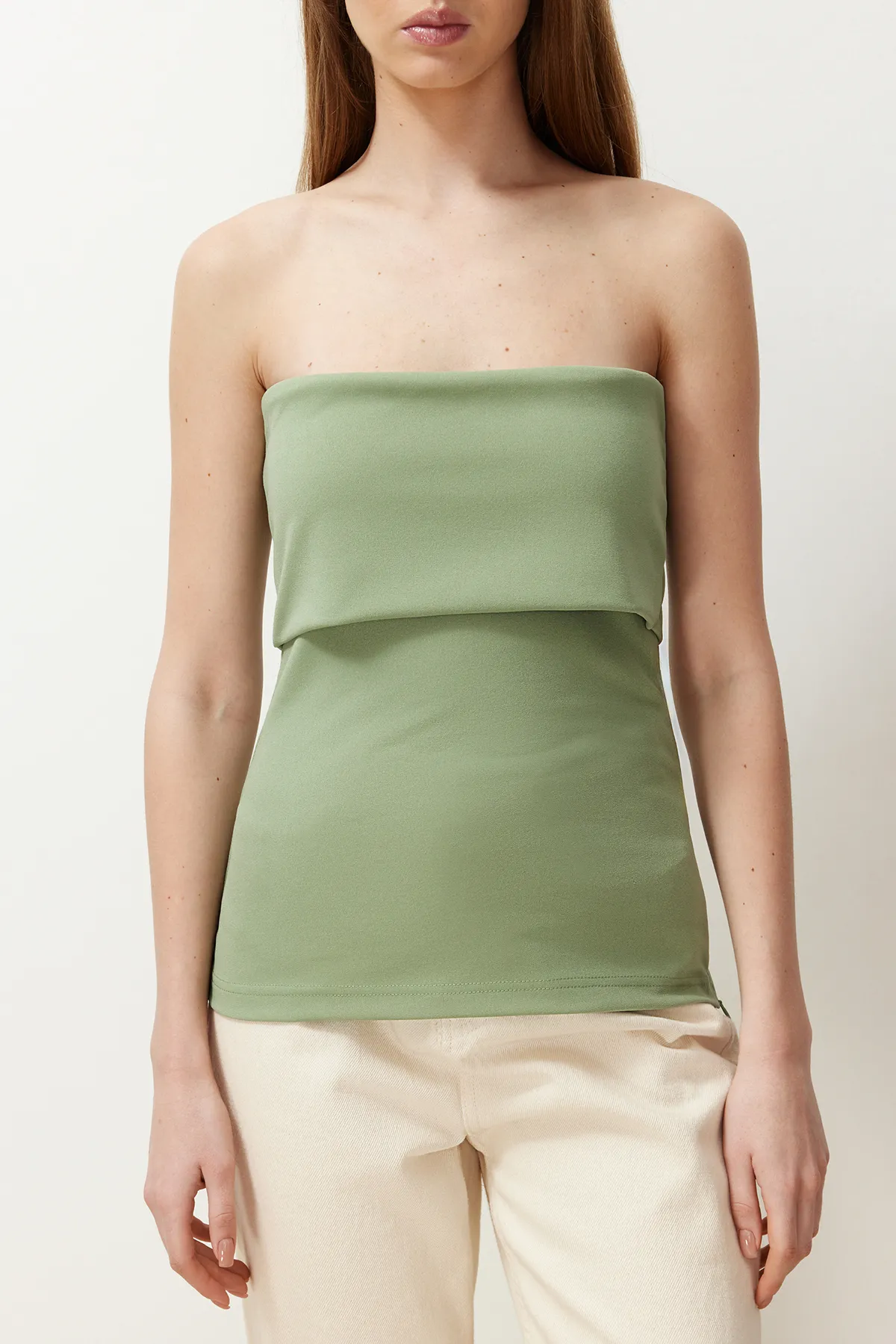 Trendyol Collection  Grüne Krepp-Strickbluse mit trägerlosem Kragen und seitlichem Reißverschluss TWOSS23BZ00928