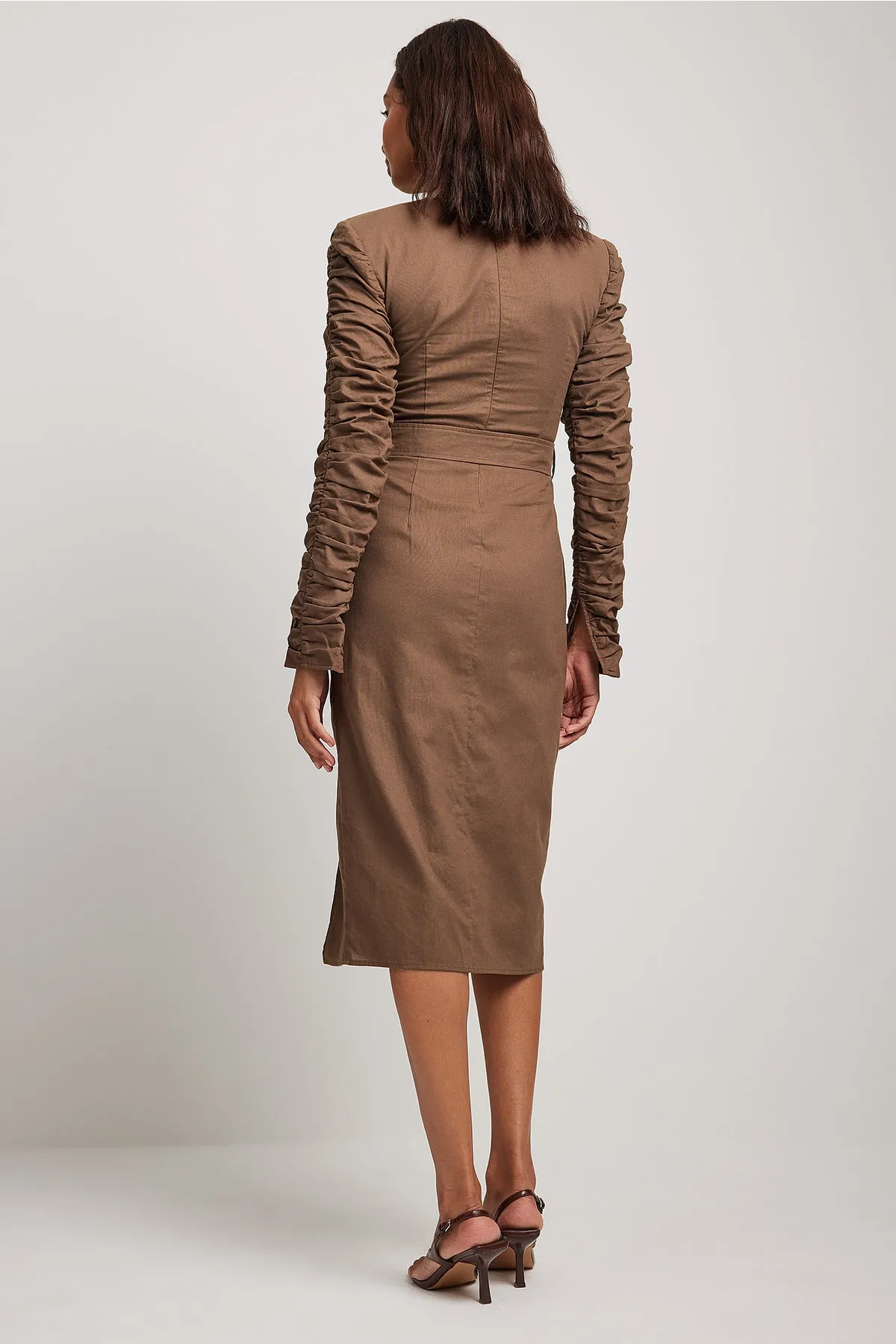 NA-KD  Leinen-Midikleid mit Raffungen